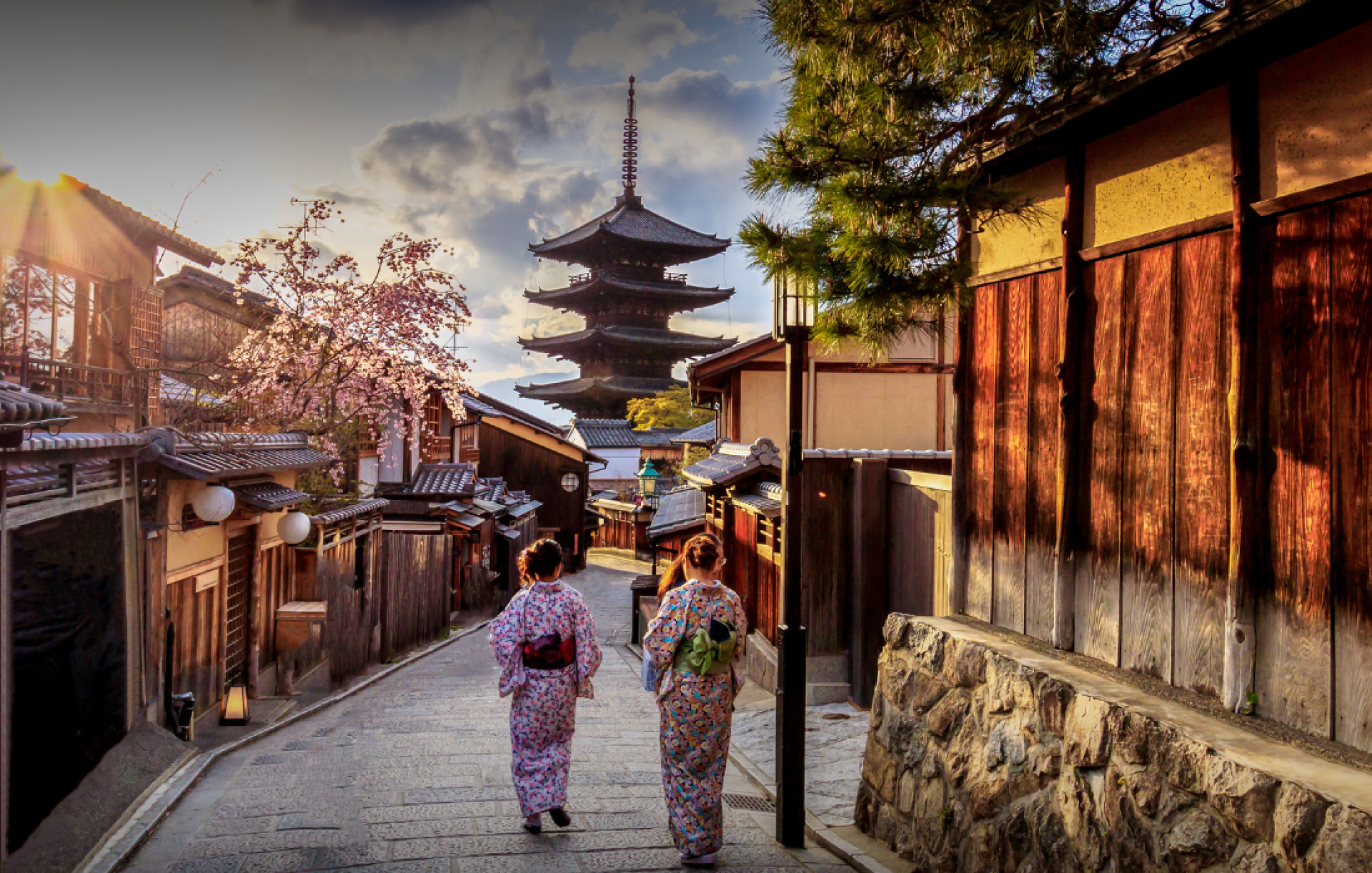 Travel Answers Group. Asia. Hokan ji Temple Kyoto Japan