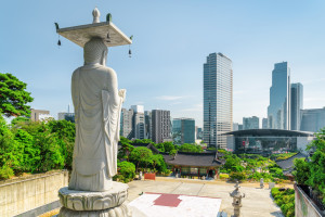 Scenic view of Seoul skyline from Bongeunsa Temple at Gangnam District shutterstock 2551107967 c.Efired