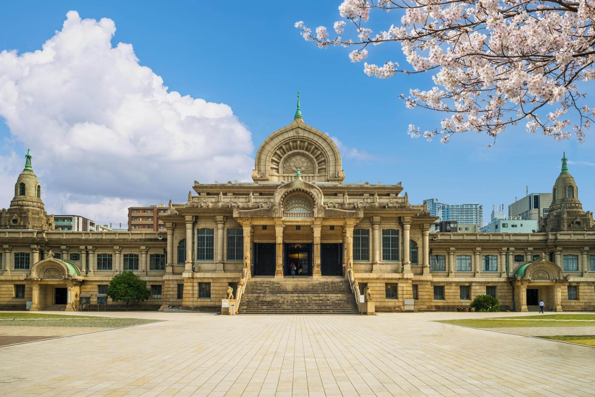 Tsukijo HonganjiTokyo shutterstock 2681434915 cRichie Chan