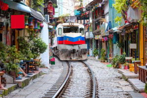 Hanoi City Railway AdobeStock 925070530 c.muratart