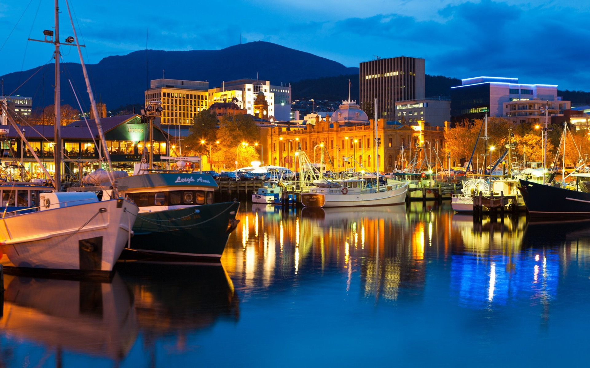 Hobart waterfront 117857 56 cTourism Tasmania Scott Sporleder Matador