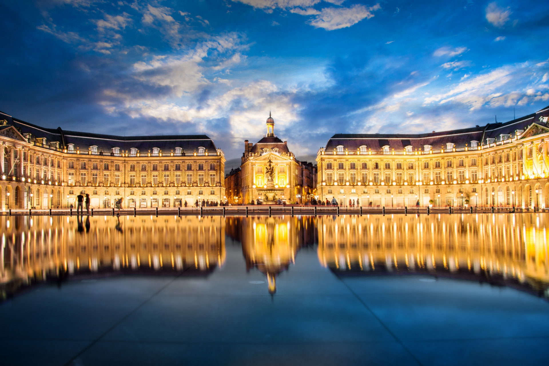 Bordeaux Place la Bourse France iStock 649807586 web