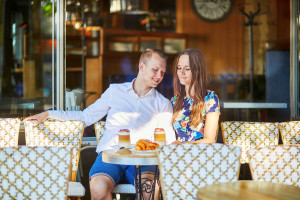 Paris cafe France AdobeStock 100679363 web