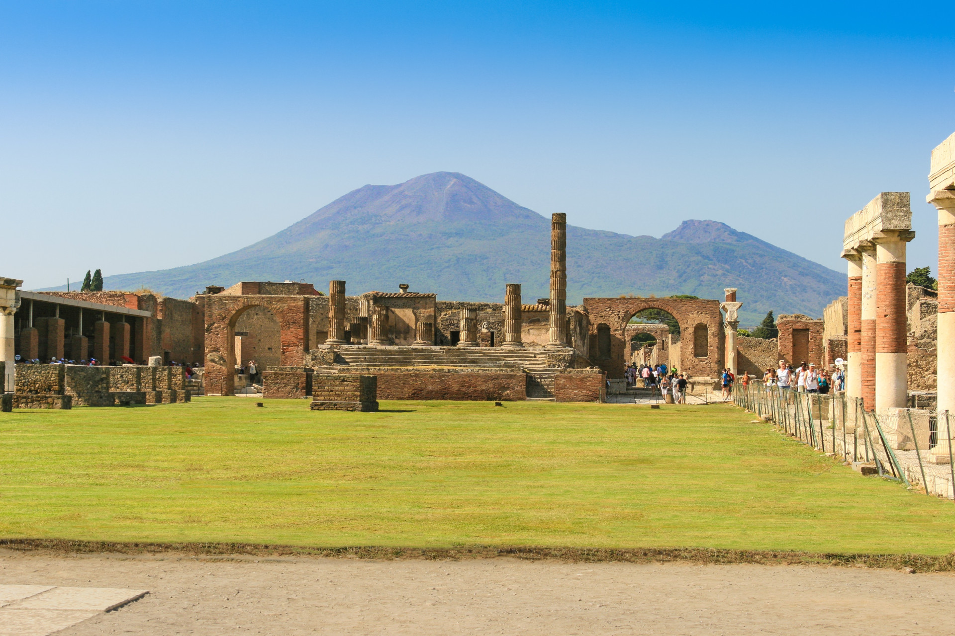 Sorrento Ruins of Pompeii and Mt Vesuvius in distance iStock 636747256 Credit OlegAlbinsky on iStock