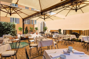 Rome Hotel Degli Artisti Breakfast at the courtyard