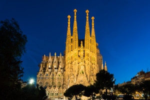 Barcelona Sagrada Famiuelia at night Spain iStock 867490920 cropped web