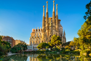 Barcelona Sagrada Familia AdobeStock 131639321 cropped web