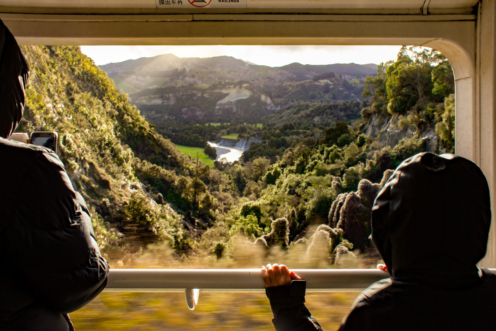 184552 kawhatau valley from northern explorer R