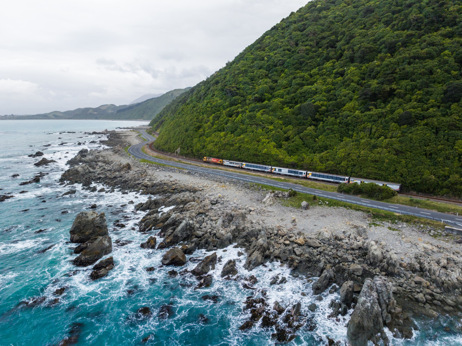 399532 coastal pacific train R