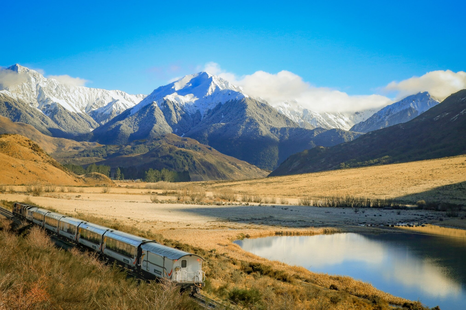 TranzAlpine passing Lake Sarah in winter RP179