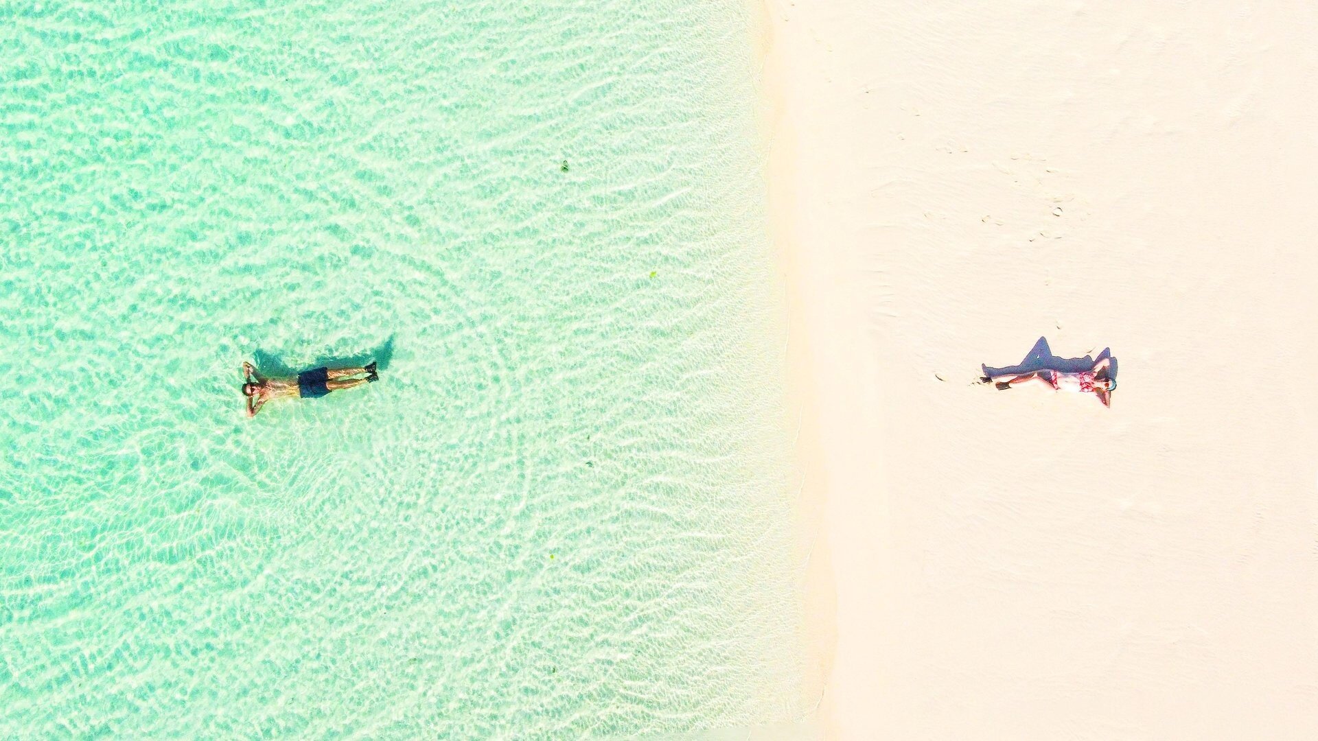 Aerial Sandbank Sand Lagoon Couple Kutekute MUST CREDIT LINK to cookislandspocketguide large