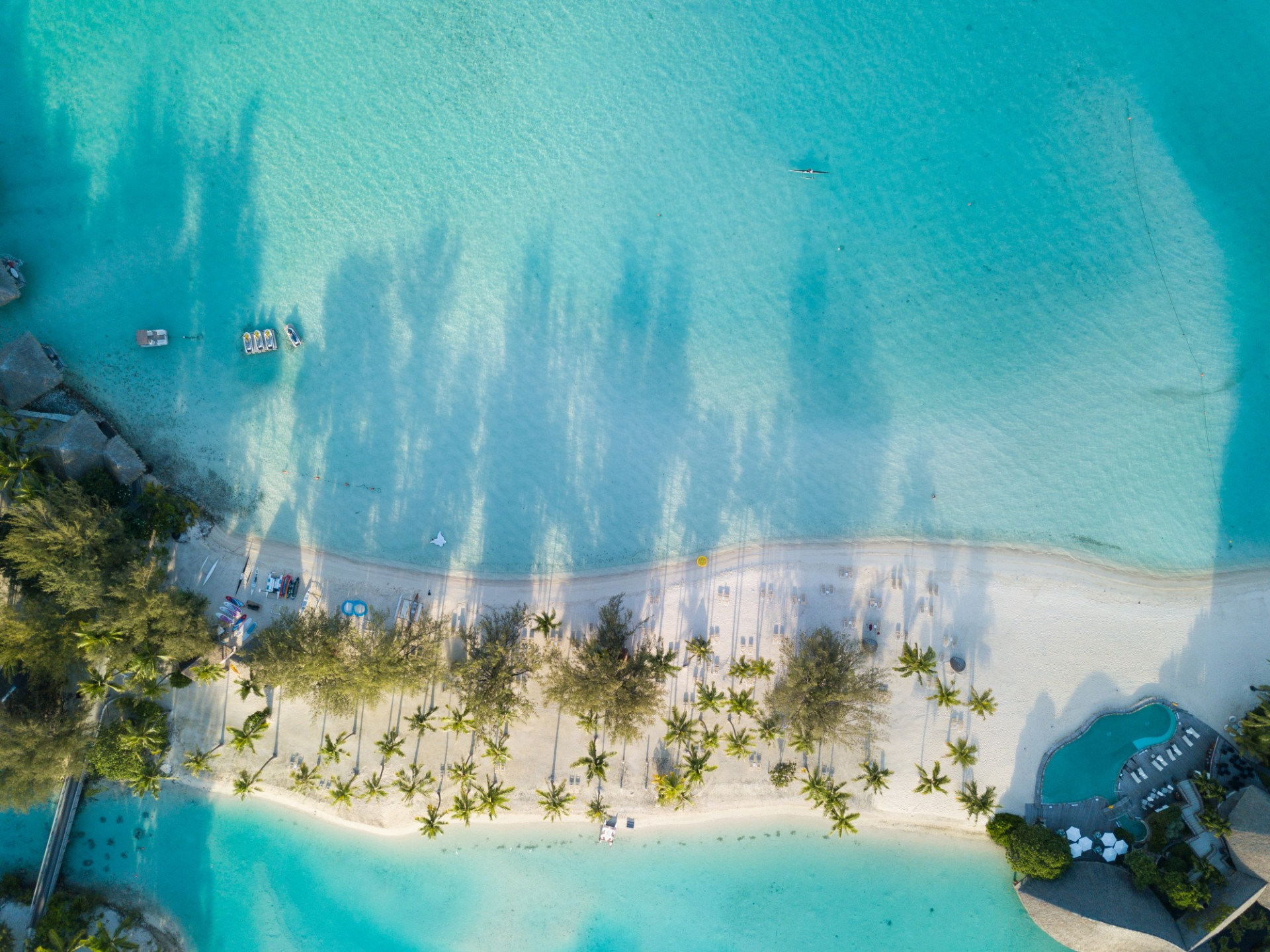 Beach Aerial Tahiti iStock 997441310 c.neveereverro R