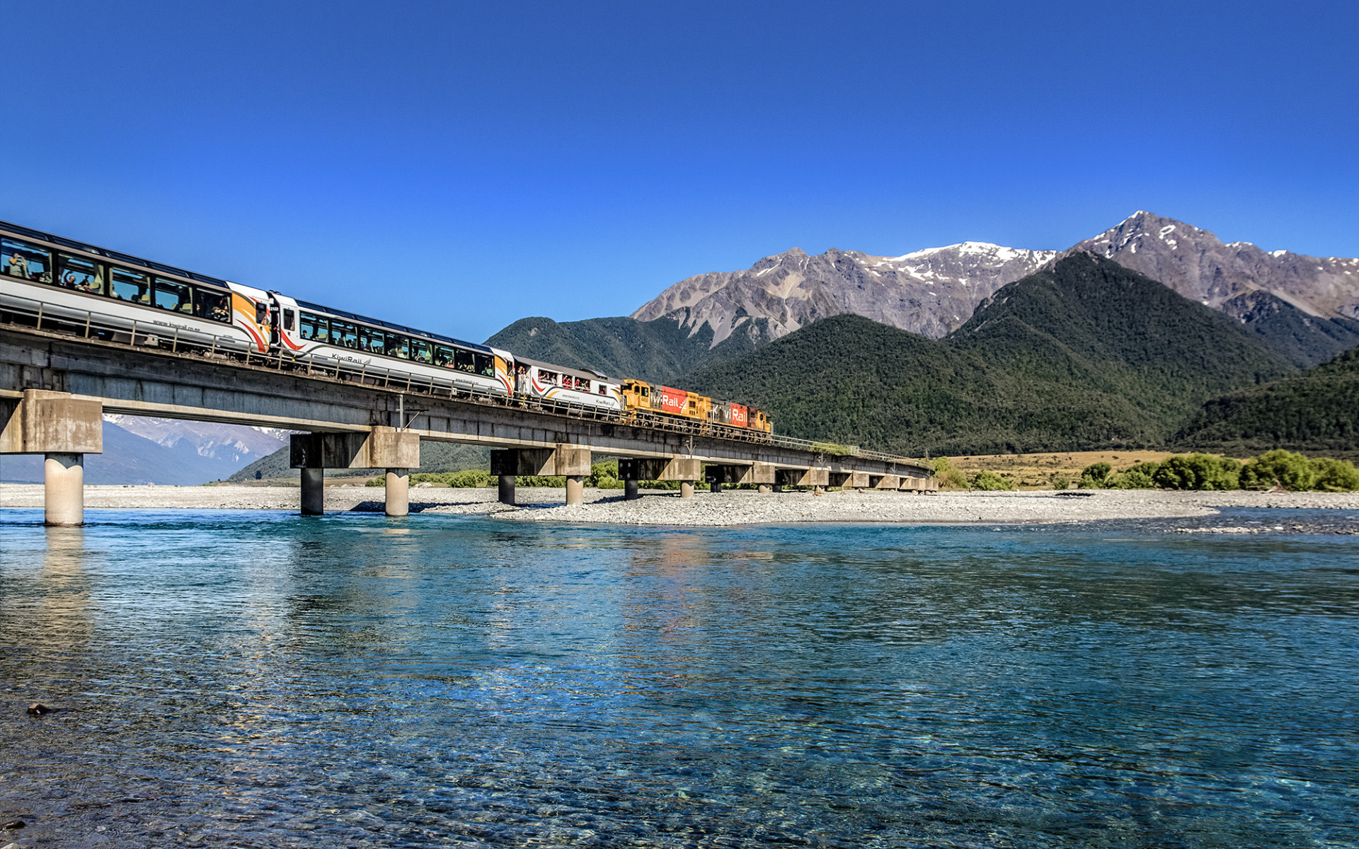 183864 tranzalpine crossing the waimakariri river web