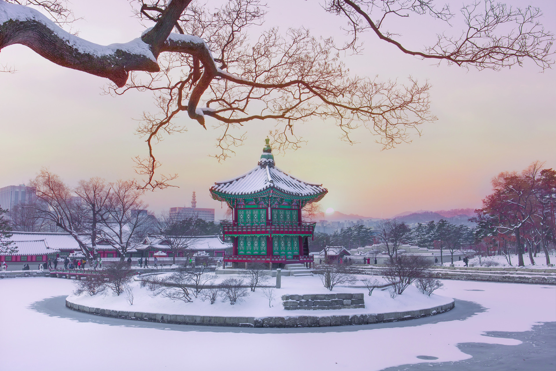 Gyeongbokgung Palace in winter Hyangwonjeong Pavilion Seoul South Korea AdobeStock 292561059 web v2