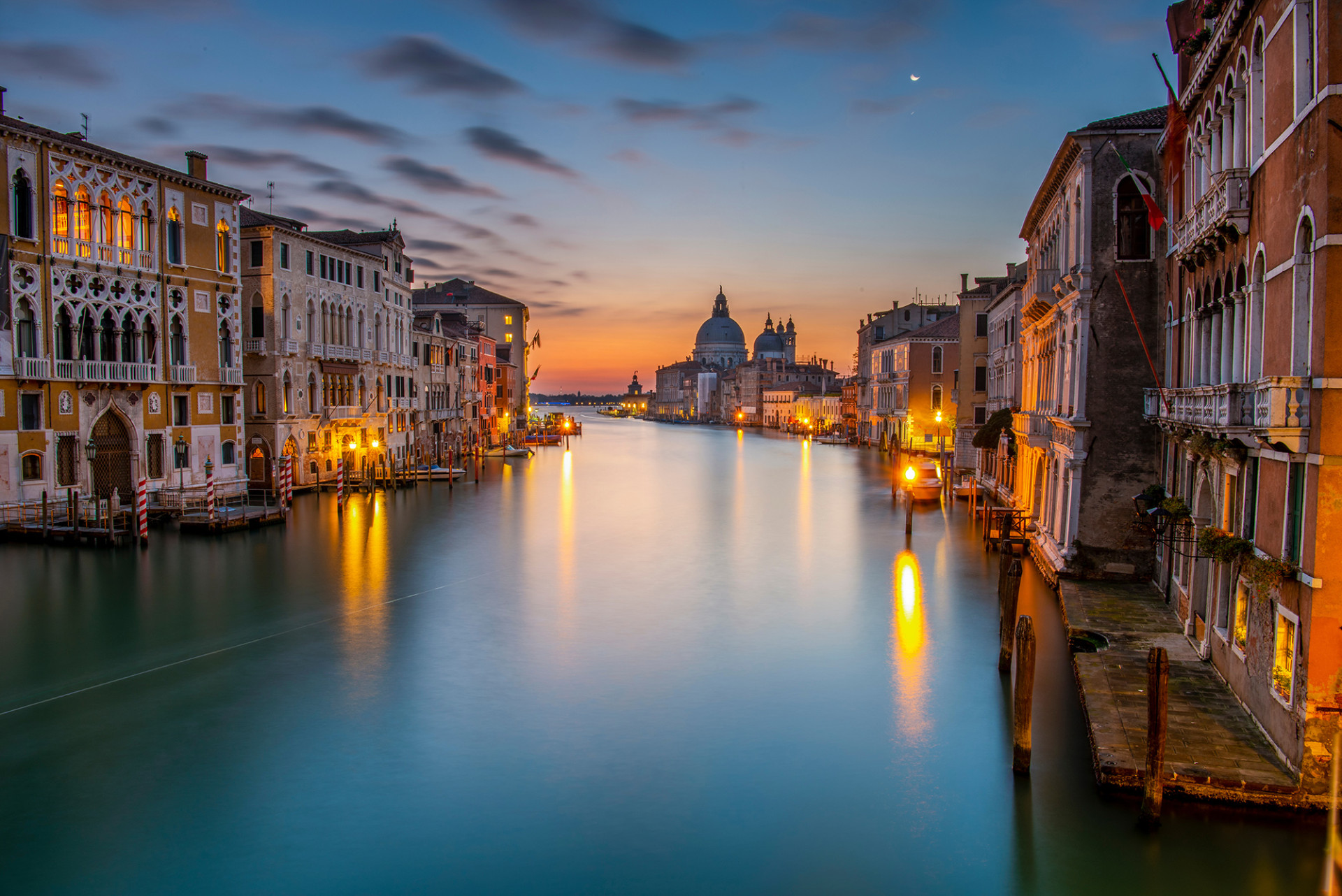 Venice sunrise from Rialto bridge grand canal Italy AdobeStock 554507438 web