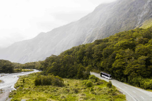 realnz milford sound coach